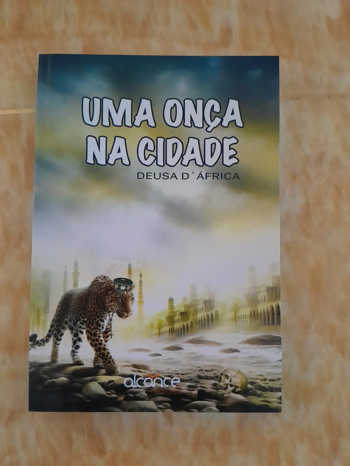 Livro “Uma Onça na Cidade” de Deusa d’África, é lançado em Maputo