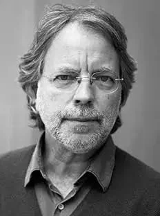 “Terra Sonâmbula”, de Mia Couto, brilha em França com o Prémio Laure-Bataillon