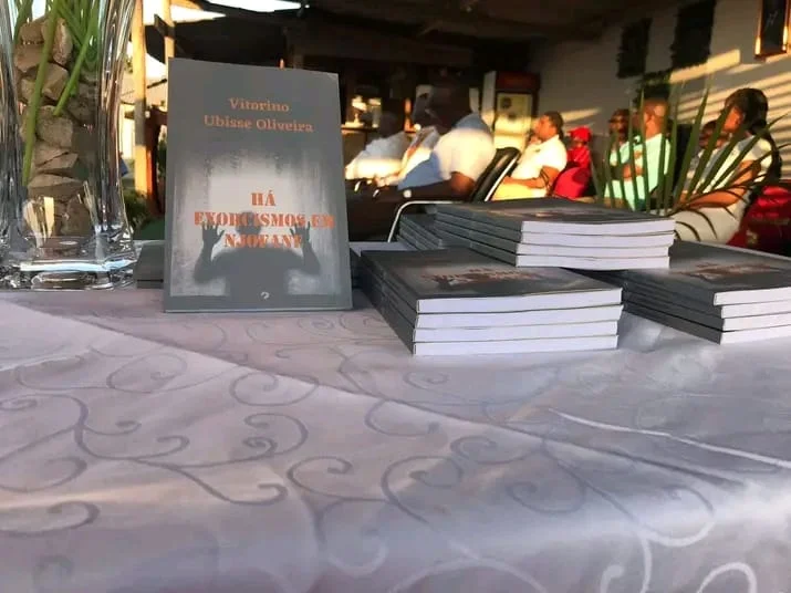 Autor Vitorino Ubisse lança “Há Exorcismos em Njofane” em Maputo