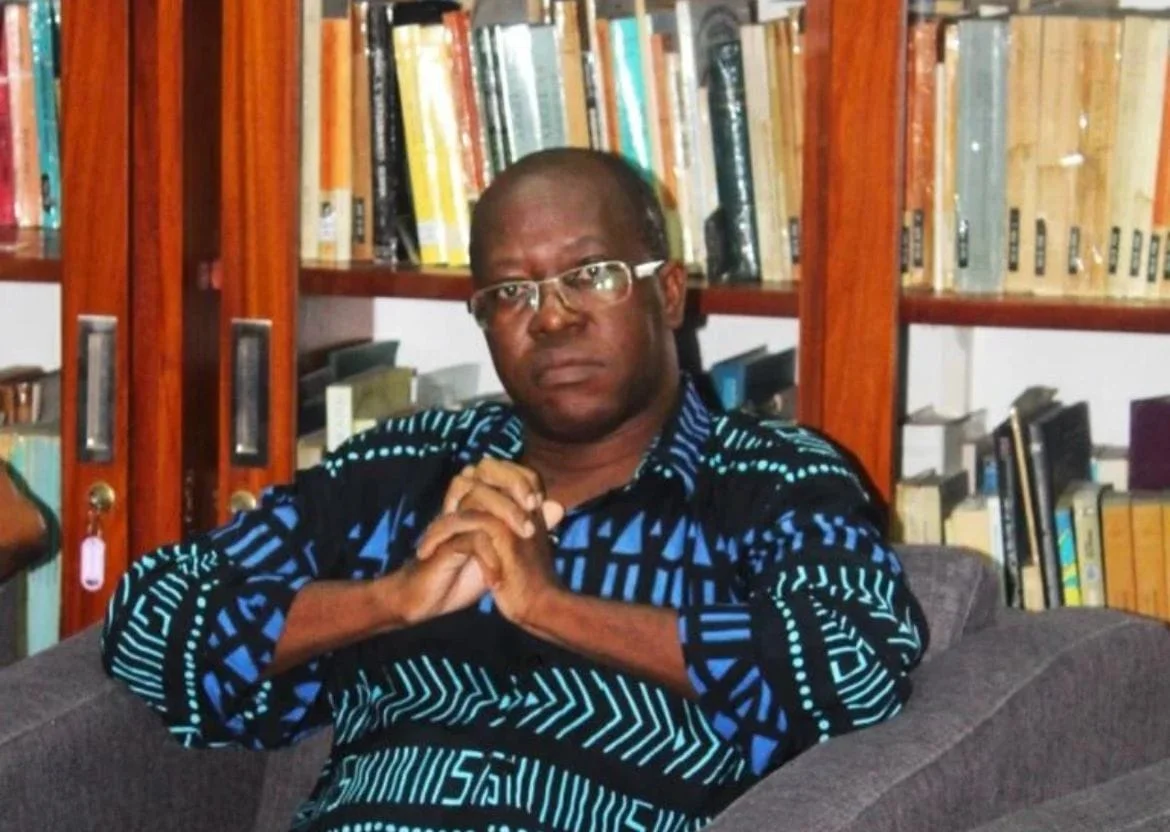 Adelino Timóteo Celebra 30 Anos de Carreira com Lançamento de Novo Livro e Exposição na Casa do Artista